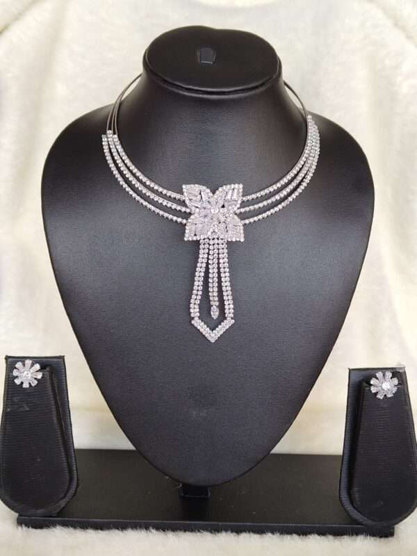 Elegant Silver Plated Flower Design Necklace Set